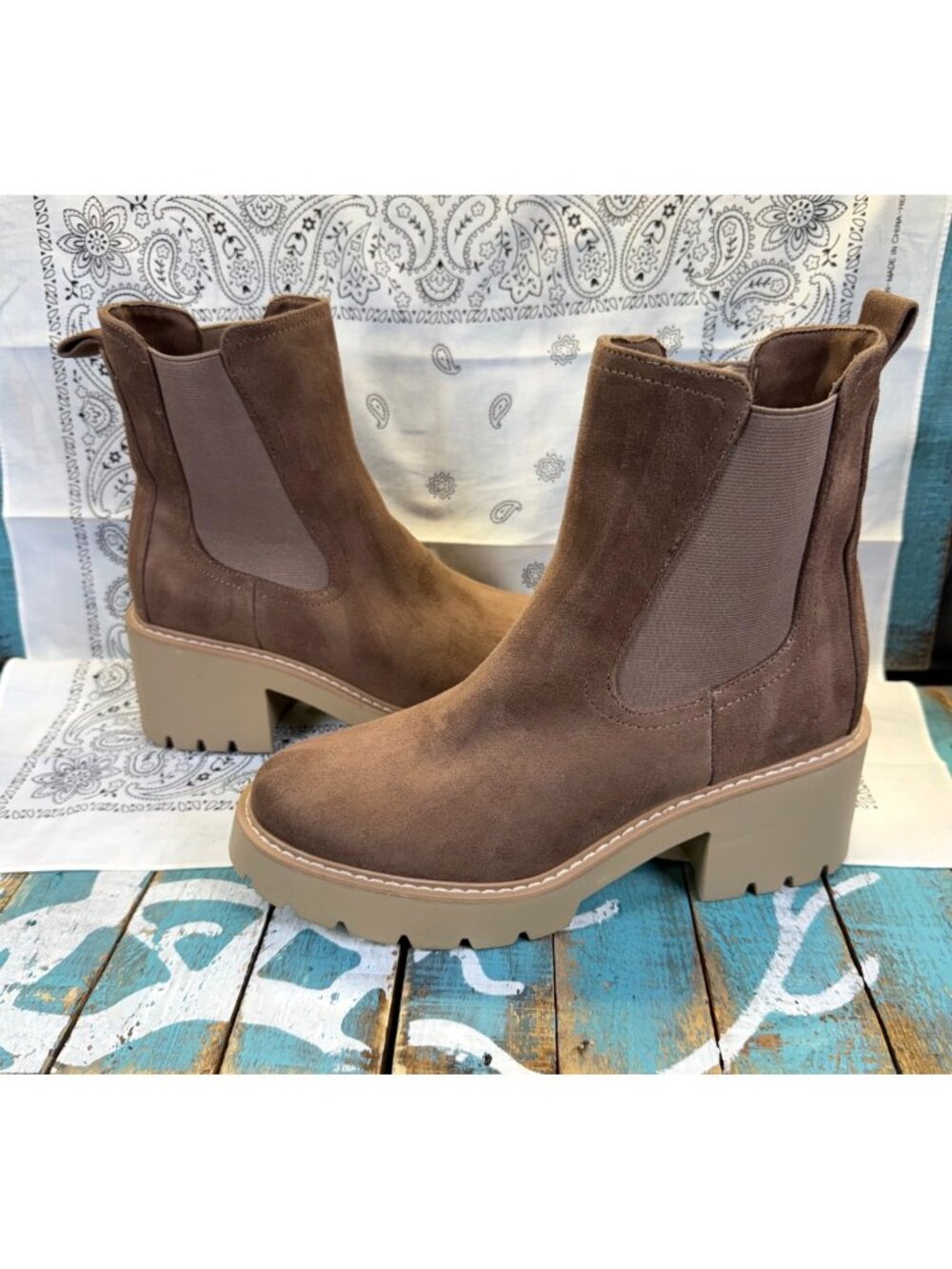 NEW DV Dolce Vita Tiffany Brown Vegan Suede Platform Lug Sole Chelsea Boots Sz 9